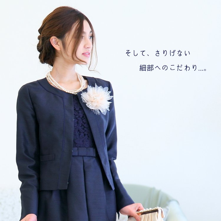 シンプルなデザインと適度なハリ感のノーカラージャケット|プリカ ジャイロ 薄手ジャケット 花柄 ベージュ ピンク