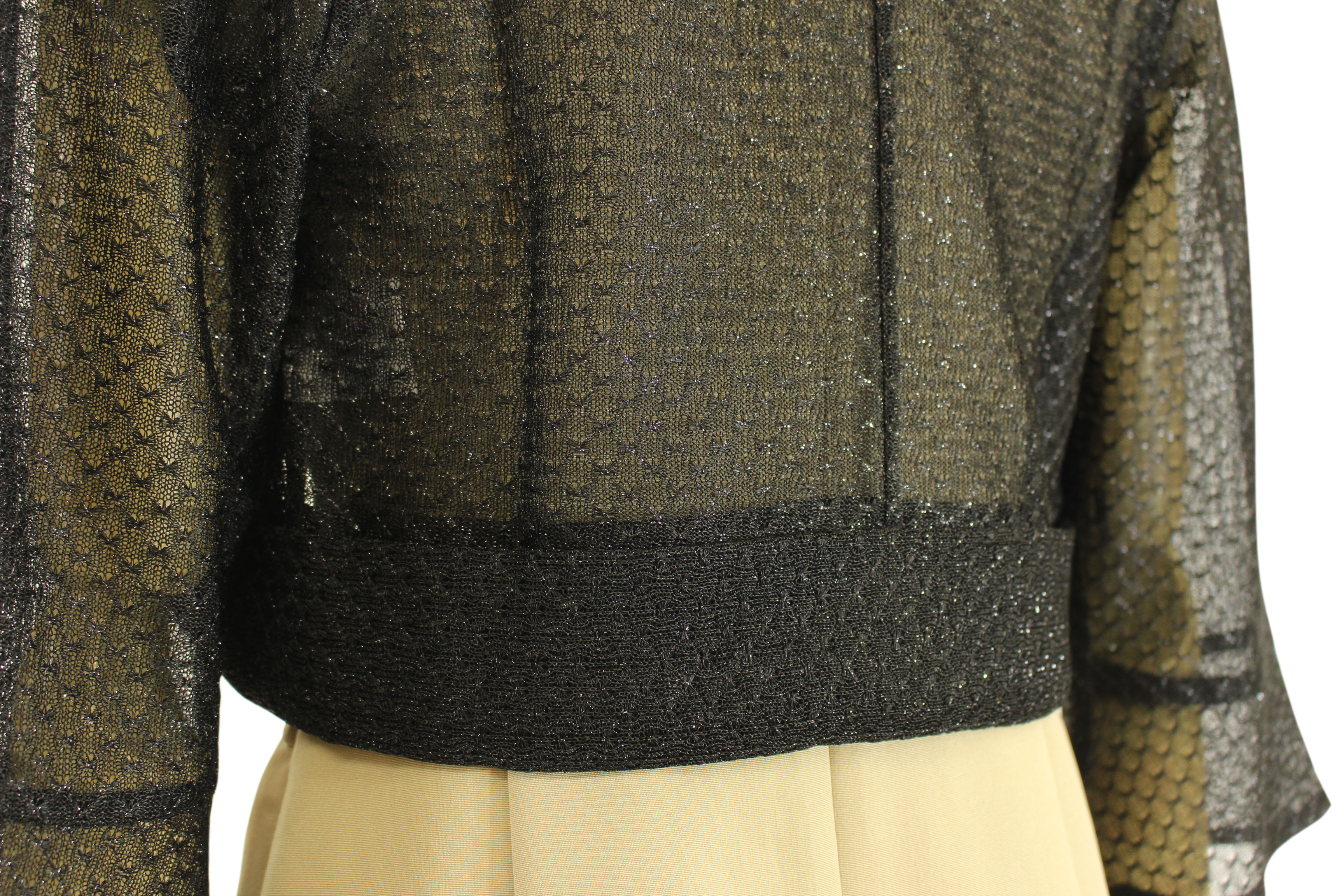 どんな服装にも合わせやすいボレロ