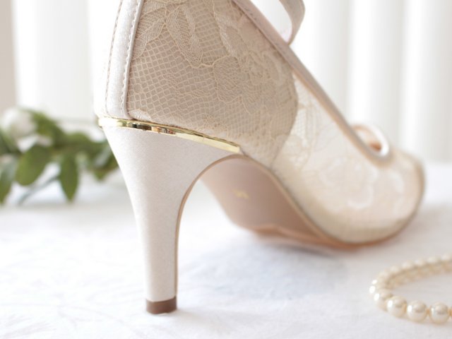 結婚式のパンプスのヒールは５センチ以上がベター