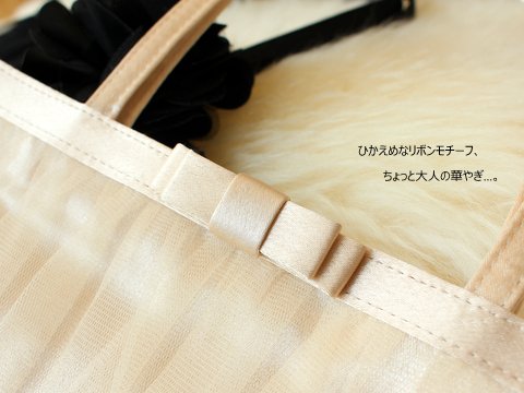 無駄のないシンプルなリボンデザインのサブバッグ