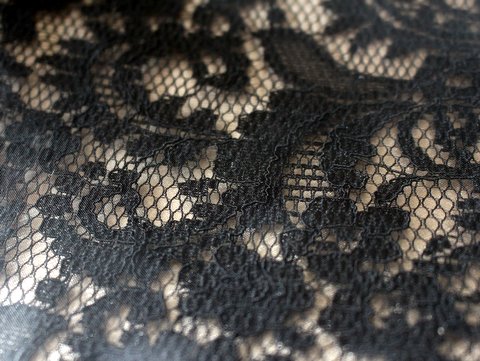 ベージュ×ブラックのバイカラーが素敵なブラック。