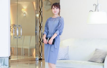 結婚式の受付を頼まれたら、動きやすいドレスで！