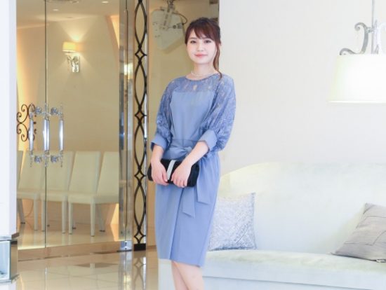 結婚式の受付を頼まれたら、動きやすいドレスで！