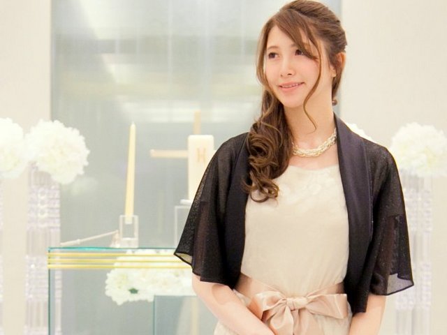 バックリボンが大人可愛いラメボレロ