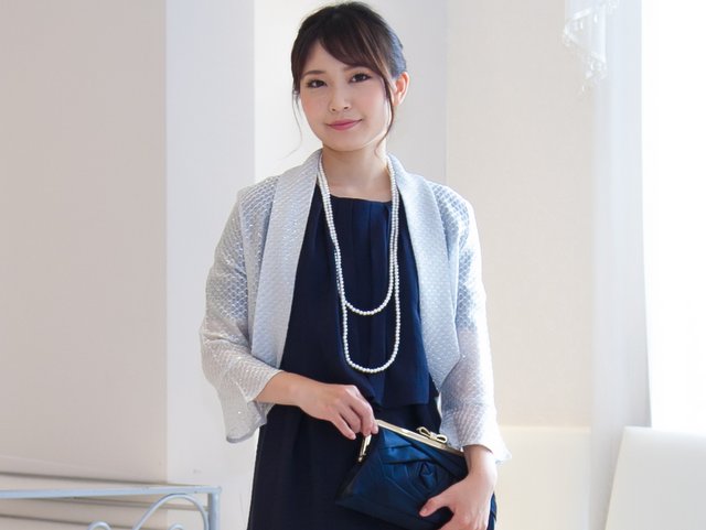 結婚式のお呼ばれに！格子模様が美しいラメボレロ