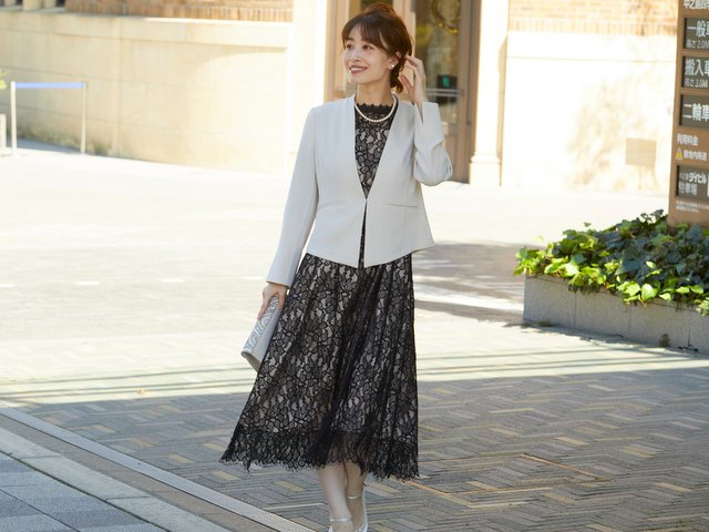 レースのドレスはジャケットもよく似合う