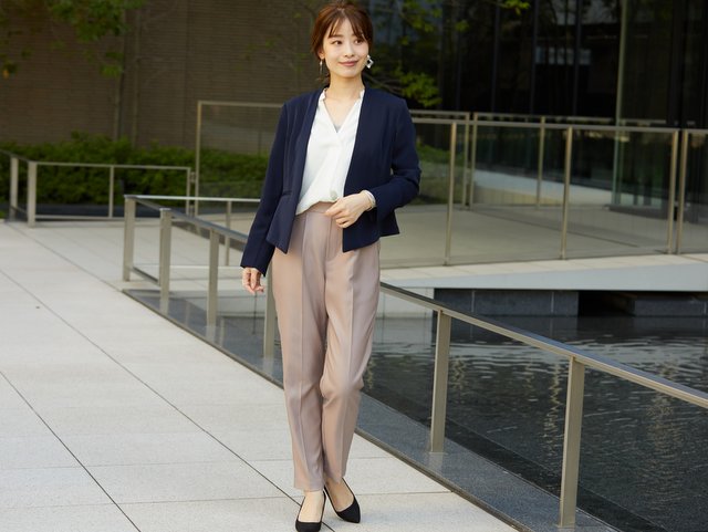 顔合わせにはネイビージャケットがおすすめ！