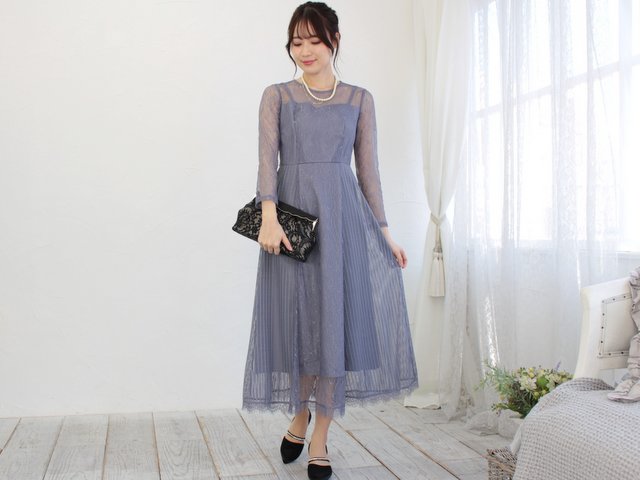 ダスティブルーのドレスがクールでおしゃれ♪