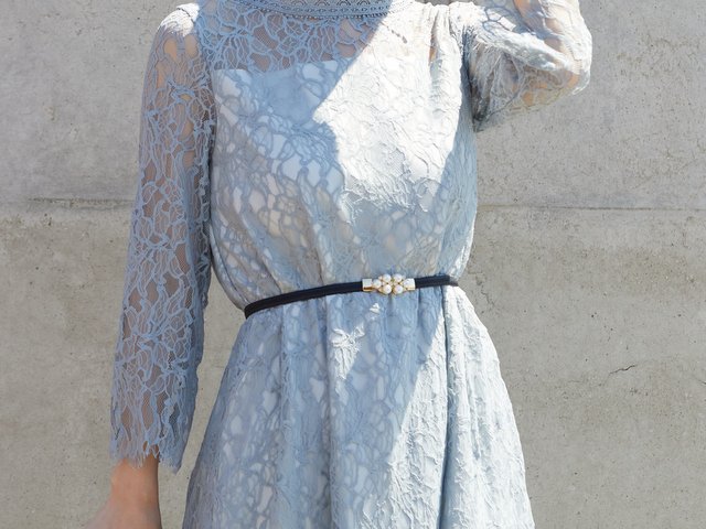 ドレスのウエストはベルトであえてマーク