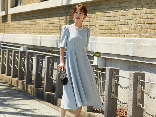 結婚式や式典などにはフィットアンドフレアのドレスを