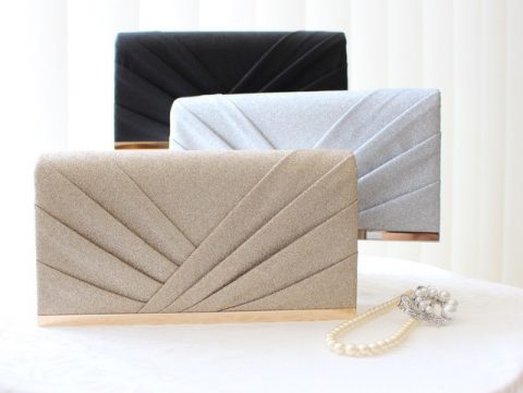 結婚式のバッグの色はゴールド、シルバー、黒が基本！