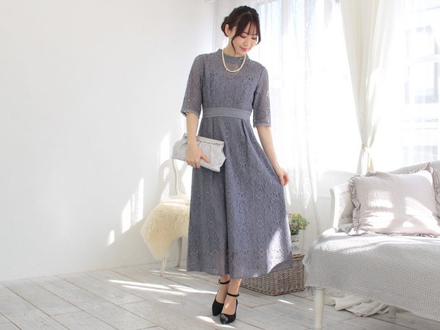 結婚式の受付にふさわしいパーティードレス