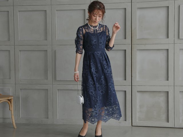 30代女子の親族結婚式にふさわしいストレートなIラインドレス