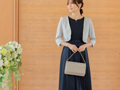手の込んだ刺繍ビーズが特別感を演出♪