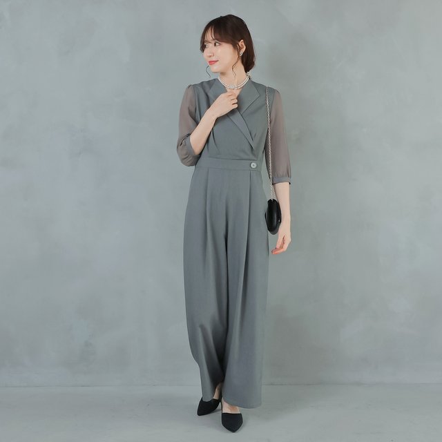 ジャケット風トップスが上品なオールインワン