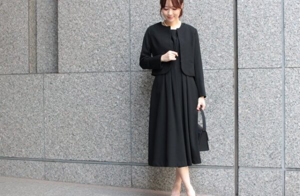50代レディースが選ぶべき品のある喪服とは？