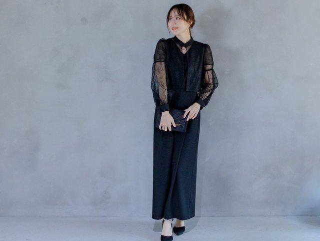 ブラウスデザインで華やかさをプラスしたオールインワンパンツドレス