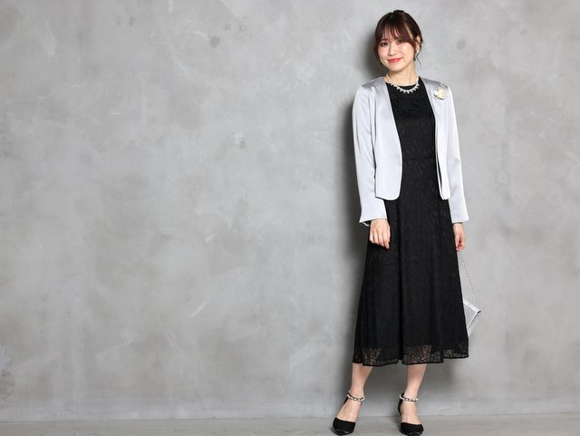 グレー×ブラックの王道セットアップはさまざまなシーンで使える♪