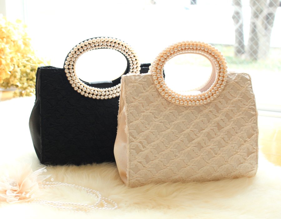 丸みのあるシルエットが可愛い結婚式バッグ